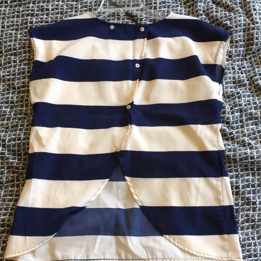 Olive & Oak button back striped top Size S